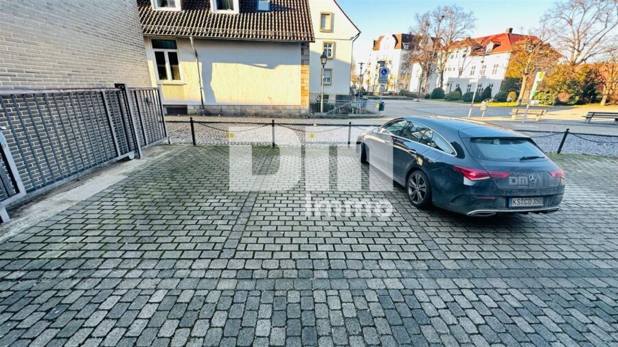 Lagerhallen und Büroflächen 80 bis 1000 m² variabel aufteilbar in verkehrsgünstiger Lage - Besucherparkflächen
